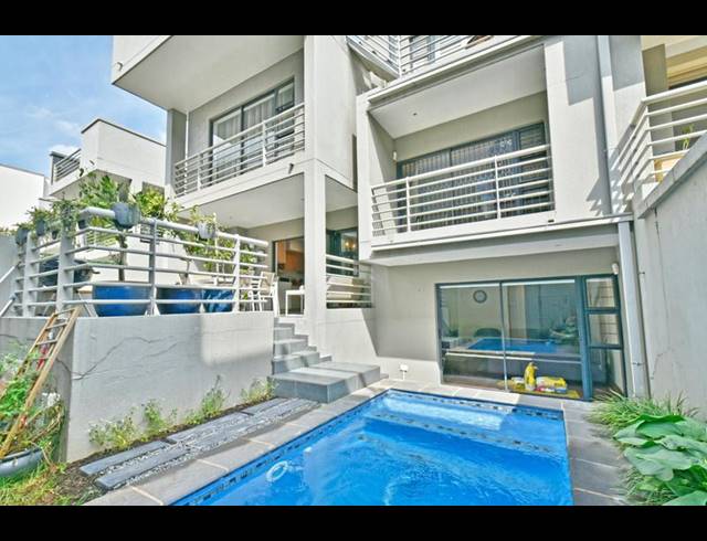 3 BEDROOM TOWNHOUSE FOR SALE IN DUNKELD WEST